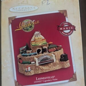 Hallmark Keepsake Ornament - Lionelville Train Set with Light and Sound